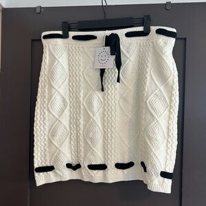 Baevely NWT Sweater Skirt | 2XL | Black and White